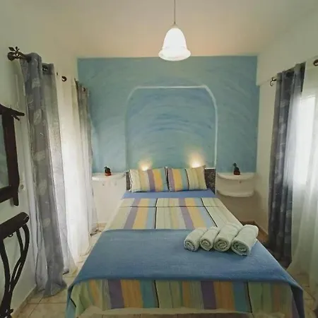 Moments Adamantas (Milos)