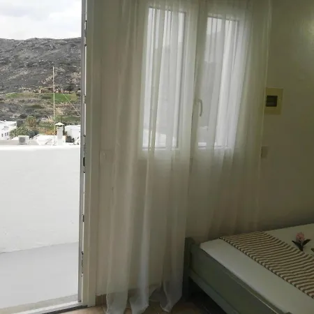 Moments Adamantas (Milos)